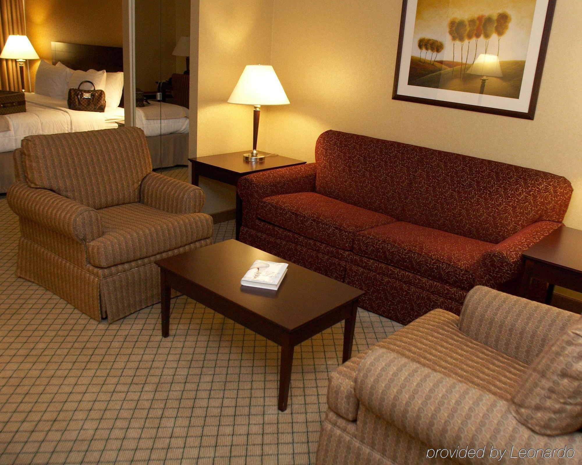 Armoni Inn & Suites オレンジバーグ 部屋 写真